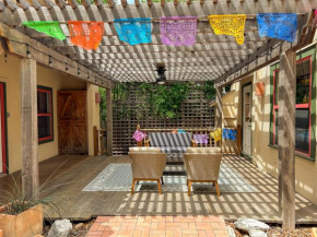Central 1br 1ba SA Casita w full kitchen & patio